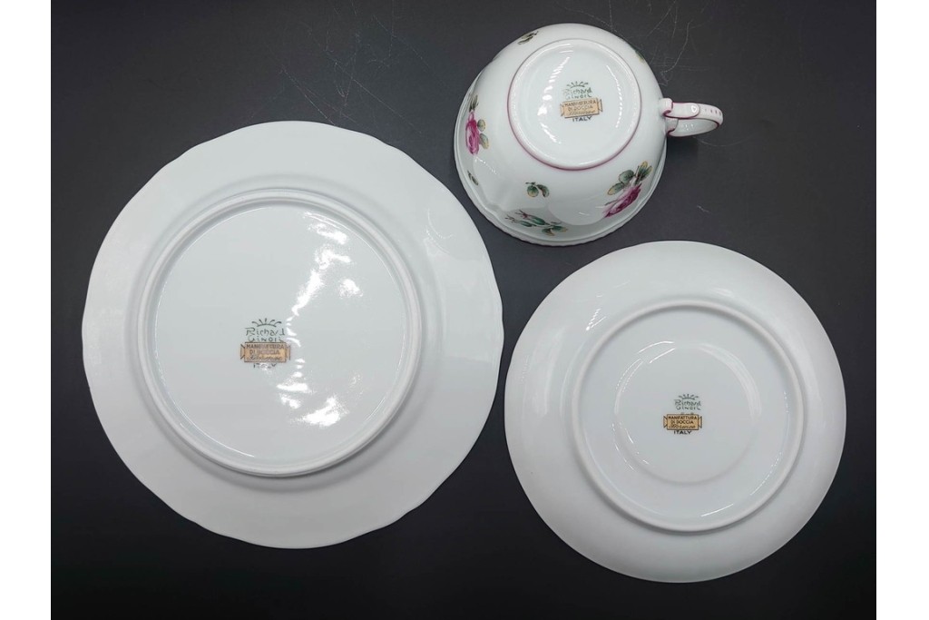 イタリア　Richard Ginori(リチャードジノリ)　アンティックローズ　可憐なバラが散りばめられたトリオ4客セット　(R-085307)
