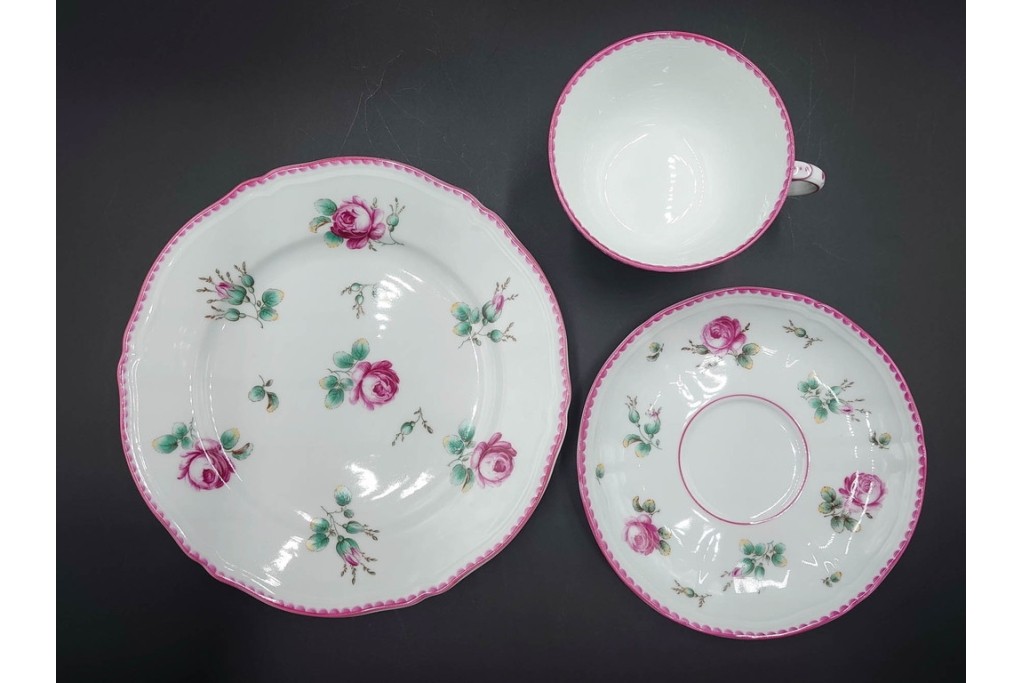 イタリア　Richard Ginori(リチャードジノリ)　アンティックローズ　可憐なバラが散りばめられたトリオ4客セット　(R-085307)