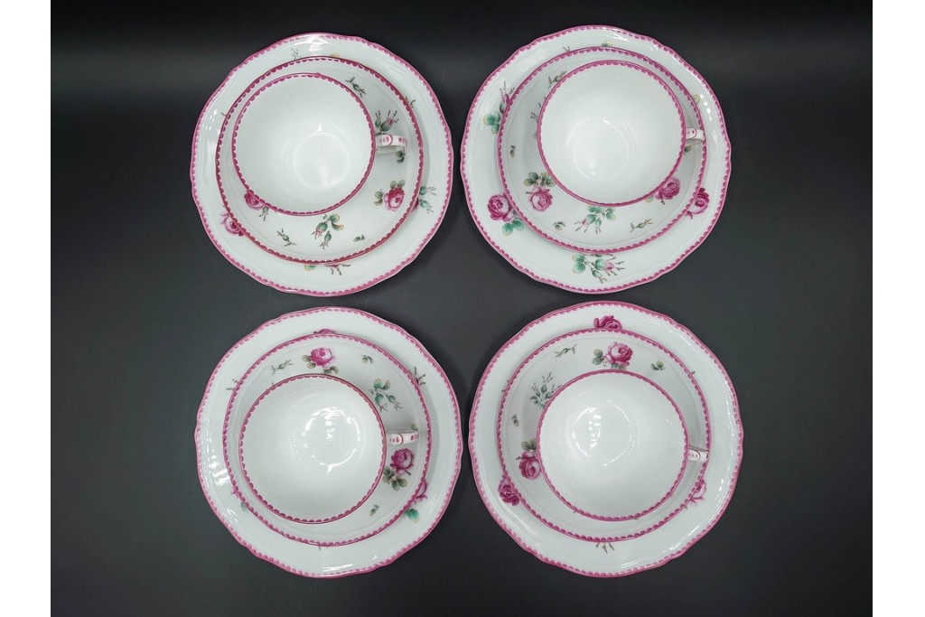 イタリア　Richard Ginori(リチャードジノリ)　アンティックローズ　可憐なバラが散りばめられたトリオ4客セット　(R-085307)