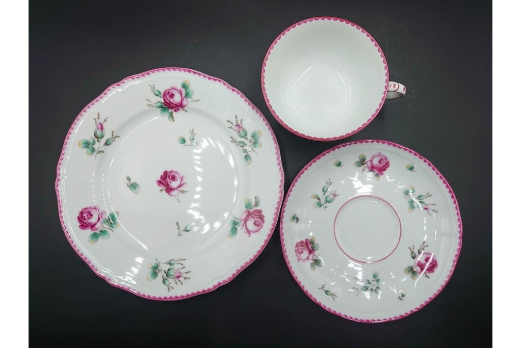 イタリア　Richard Ginori(リチャードジノリ)　アンティックローズ　可憐なバラが散りばめられたトリオ4客セット　(R-085307)