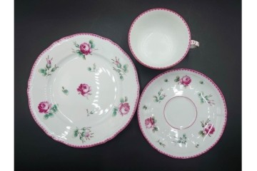 イタリア　Richard Ginori(リチャードジノリ)　アンティックローズ　可憐なバラが散りばめられたトリオ4客セット　(R-085307)