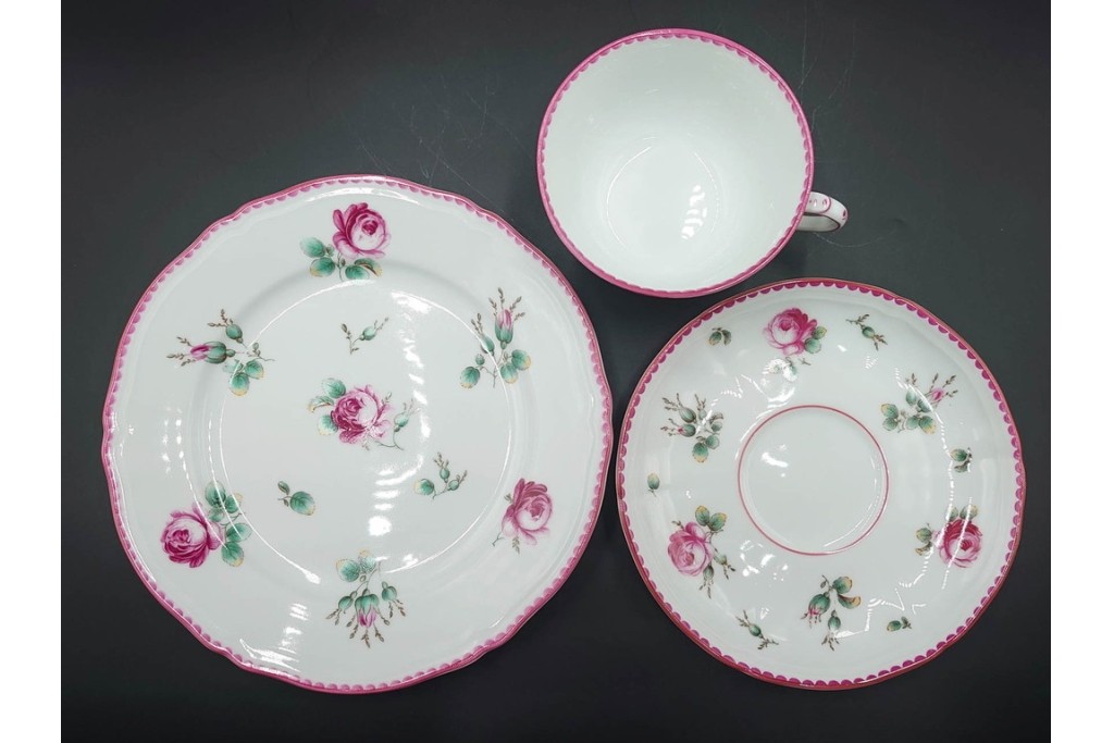 イタリア　Richard Ginori(リチャードジノリ)　アンティックローズ　可憐なバラが散りばめられたトリオ4客セット　(R-085307)