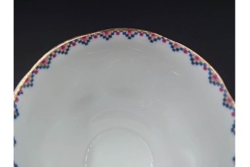 イギリス　ROYAL ALBERT(ロイヤルアルバート)　プチポワン　刺繍図案のような小花模様が可愛らしいカップ&ソーサー6客セット　(R-085310)