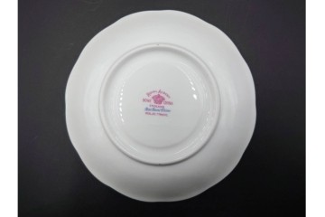 イギリス　ROYAL ALBERT(ロイヤルアルバート)　プチポワン　刺繍図案のような小花模様が可愛らしいカップ&ソーサー6客セット　(R-085310)