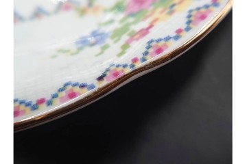 イギリス　ROYAL ALBERT(ロイヤルアルバート)　プチポワン　刺繍図案のような小花模様が可愛らしいカップ&ソーサー6客セット　(R-085310)
