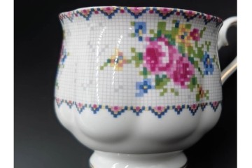 イギリス　ROYAL ALBERT(ロイヤルアルバート)　プチポワン　刺繍図案のような小花模様が可愛らしいカップ&ソーサー6客セット　(R-085310)