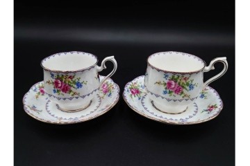 イギリス　ROYAL ALBERT(ロイヤルアルバート)　プチポワン　刺繍図案のような小花模様が可愛らしいカップ&ソーサー6客セット　(R-085310)