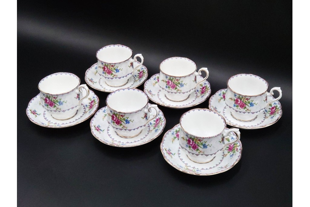 イギリス　ROYAL ALBERT(ロイヤルアルバート)　プチポワン　刺繍図案のような小花模様が可愛らしいカップ&ソーサー6客セット　(R-085310)