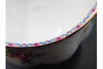 イギリス　ROYAL ALBERT(ロイヤルアルバート)　プチポワン　刺繍図案のような小花模様が可愛らしいカップ&ソーサー6客セット　(R-085311)