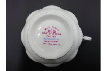 イギリス　ROYAL ALBERT(ロイヤルアルバート)　プチポワン　刺繍図案のような小花模様が可愛らしいカップ&ソーサー6客セット　(R-085311)