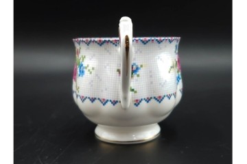 イギリス　ROYAL ALBERT(ロイヤルアルバート)　プチポワン　刺繍図案のような小花模様が可愛らしいカップ&ソーサー6客セット　(R-085311)