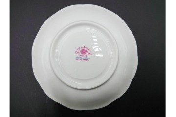 イギリス　ROYAL ALBERT(ロイヤルアルバート)　プチポワン　刺繍図案のような小花模様が可愛らしいカップ&ソーサー6客セット　(R-085311)