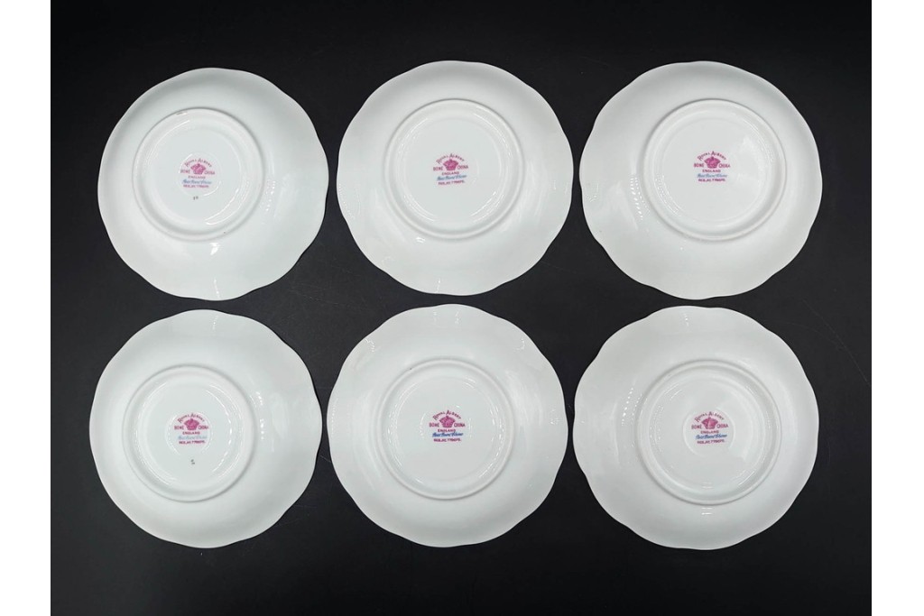 イギリス　ROYAL ALBERT(ロイヤルアルバート)　プチポワン　刺繍図案のような小花模様が可愛らしいカップ&ソーサー6客セット　(R-085311)