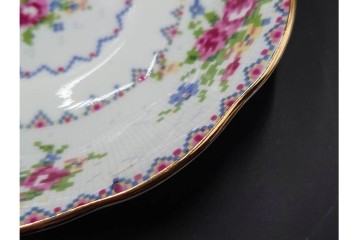 イギリス　ROYAL ALBERT(ロイヤルアルバート)　プチポワン　刺繍図案のような小花模様が可愛らしいカップ&ソーサー6客セット　(R-085311)