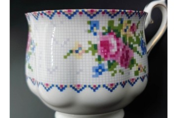 イギリス　ROYAL ALBERT(ロイヤルアルバート)　プチポワン　刺繍図案のような小花模様が可愛らしいカップ&ソーサー6客セット　(R-085311)