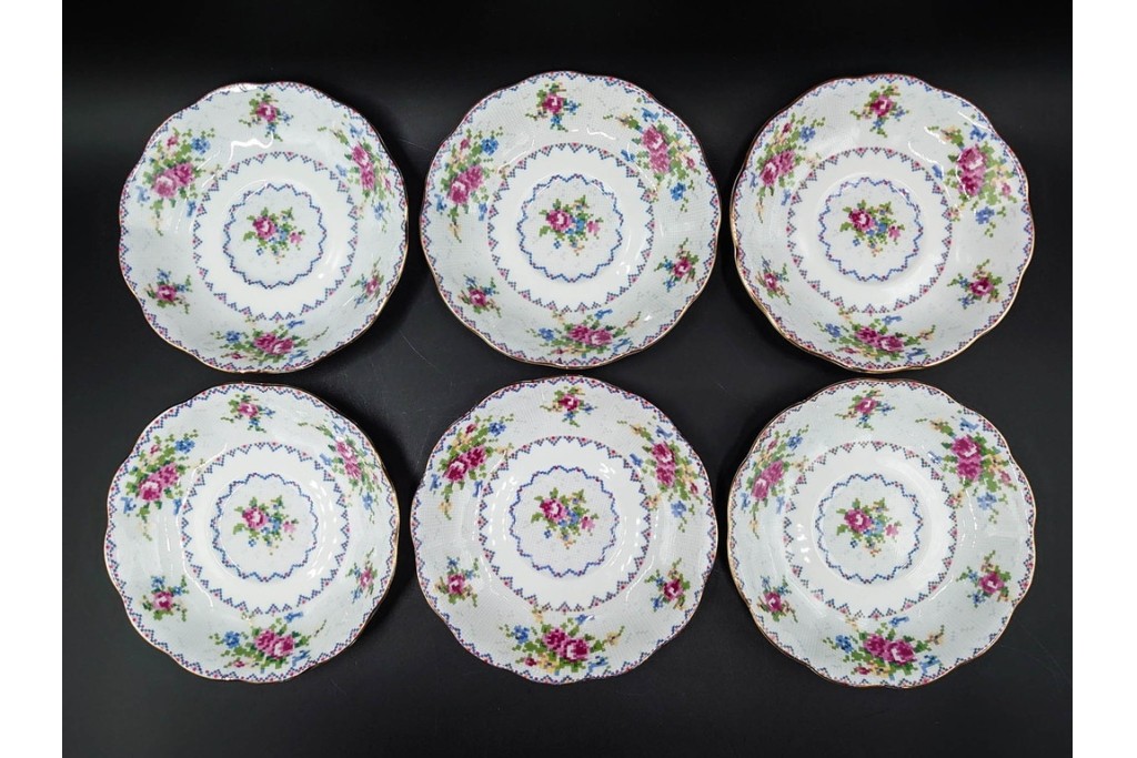 イギリス　ROYAL ALBERT(ロイヤルアルバート)　プチポワン　刺繍図案のような小花模様が可愛らしいカップ&ソーサー6客セット　(R-085311)