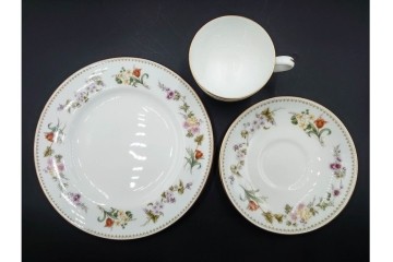 イギリス　WEDGWOOD(ウェッジウッド)　ミラベル　可憐な花模様が食卓を彩るトリオ4客セット　(R-085314)