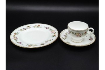 イギリス　WEDGWOOD(ウェッジウッド)　ミラベル　可憐な花模様が食卓を彩るトリオ4客セット　(R-085314)