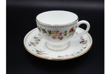 イギリス　WEDGWOOD(ウェッジウッド)　ミラベル　可憐な花模様が食卓を彩るトリオ4客セット　(R-085314)