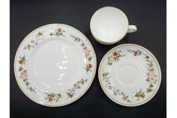 イギリス　WEDGWOOD(ウェッジウッド)　ミラベル　可憐な花模様が食卓を彩るトリオ4客セット　(R-085314)