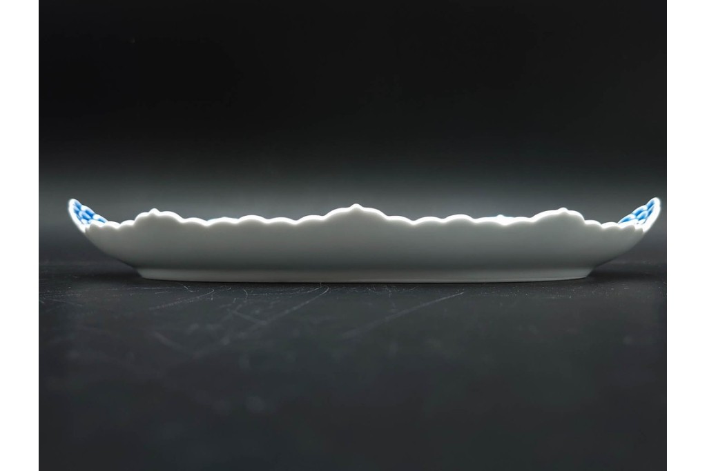 デンマーク製　ROYAL COPENHAGEN(ロイヤルコペンハーゲン)　ブルーフルーテッド プレイン プリンセス　ハイハンドルカップ&ソーサー・ラウンドディッシュ2点・ピックルディッシュセット　(R-085315)