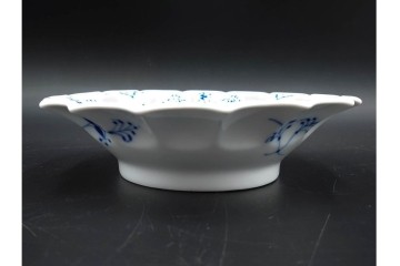 デンマーク製　ROYAL COPENHAGEN(ロイヤルコペンハーゲン)　ブルーフルーテッド プレイン プリンセス　ハイハンドルカップ&ソーサー・ラウンドディッシュ2点・ピックルディッシュセット　(R-085315)