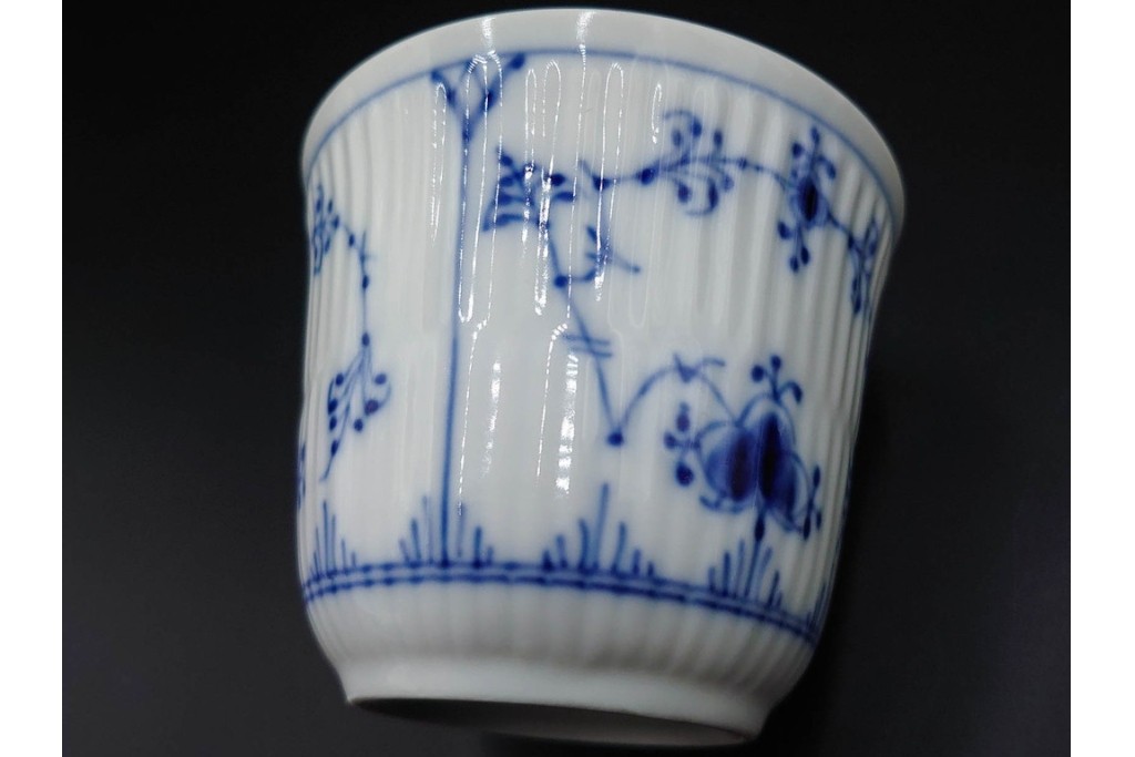 デンマーク製　ROYAL COPENHAGEN(ロイヤルコペンハーゲン)　ブルーフルーテッド プレイン プリンセス　ハイハンドルカップ&ソーサー・ラウンドディッシュ2点・ピックルディッシュセット　(R-085315)