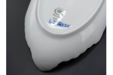 デンマーク製　ROYAL COPENHAGEN(ロイヤルコペンハーゲン)　ブルーフルーテッド プレイン プリンセス　ハイハンドルカップ&ソーサー・ラウンドディッシュ2点・ピックルディッシュセット　(R-085315)