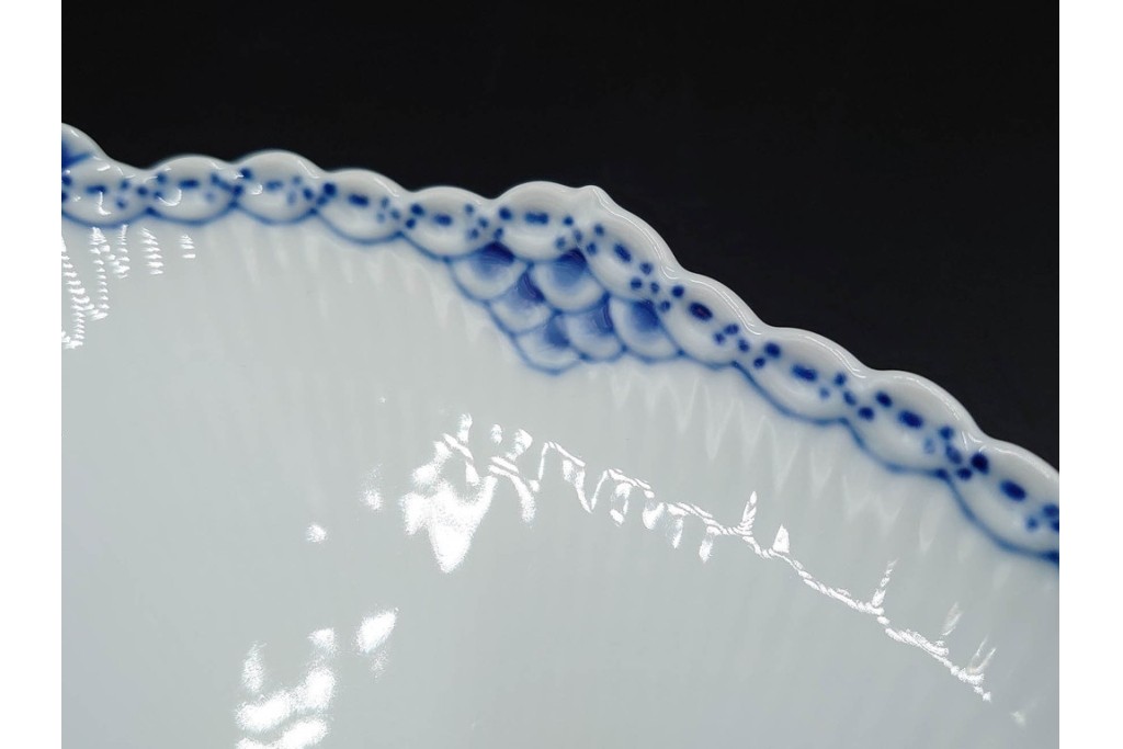 デンマーク製　ROYAL COPENHAGEN(ロイヤルコペンハーゲン)　ブルーフルーテッド プレイン プリンセス　ハイハンドルカップ&ソーサー・ラウンドディッシュ2点・ピックルディッシュセット　(R-085315)