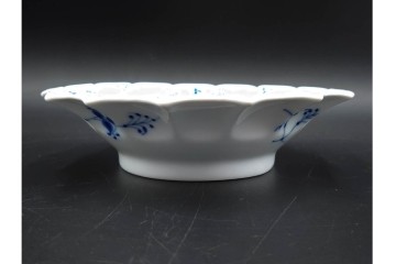 デンマーク製　ROYAL COPENHAGEN(ロイヤルコペンハーゲン)　ブルーフルーテッド プレイン プリンセス　ハイハンドルカップ&ソーサー・ラウンドディッシュ2点・ピックルディッシュセット　(R-085315)