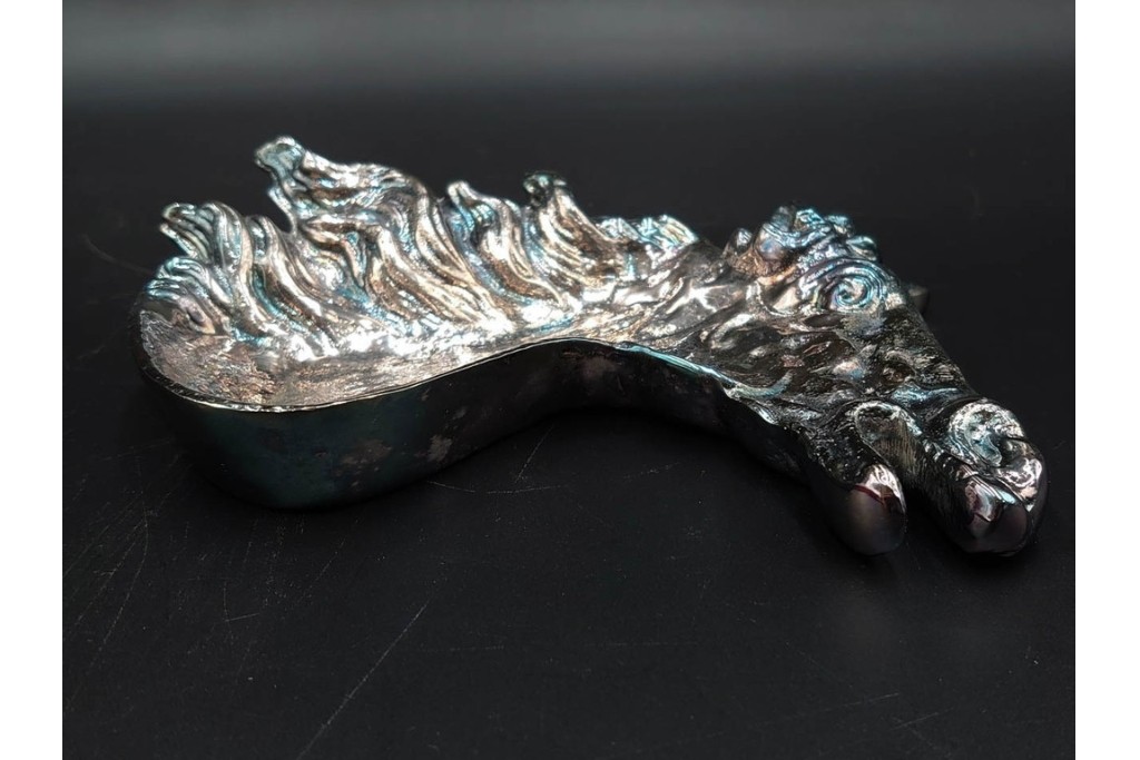 スペイン　VARO,S.A. VALENTI(バロッサバレンティ)　馬とユニコーンをかたどった金属製のトレイ・プレート・栓抜き3点セット　外箱付き　(R-085316)