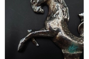 スペイン　VARO,S.A. VALENTI(バロッサバレンティ)　馬とユニコーンをかたどった金属製のトレイ・プレート・栓抜き3点セット　外箱付き　(R-085316)