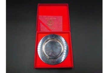 スペイン　VARO,S.A. VALENTI(バロッサバレンティ)　馬とユニコーンをかたどった金属製のトレイ・プレート・栓抜き3点セット　外箱付き　(R-085316)