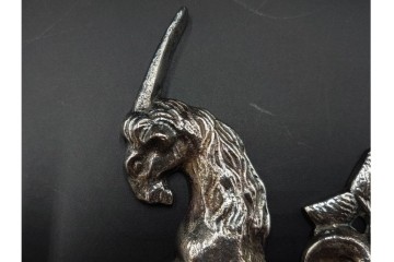 スペイン　VARO,S.A. VALENTI(バロッサバレンティ)　馬とユニコーンをかたどった金属製のトレイ・プレート・栓抜き3点セット　外箱付き　(R-085316)