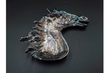 スペイン　VARO,S.A. VALENTI(バロッサバレンティ)　馬とユニコーンをかたどった金属製のトレイ・プレート・栓抜き3点セット　外箱付き　(R-085316)