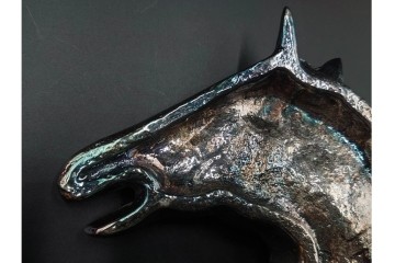 スペイン　VARO,S.A. VALENTI(バロッサバレンティ)　馬とユニコーンをかたどった金属製のトレイ・プレート・栓抜き3点セット　外箱付き　(R-085316)