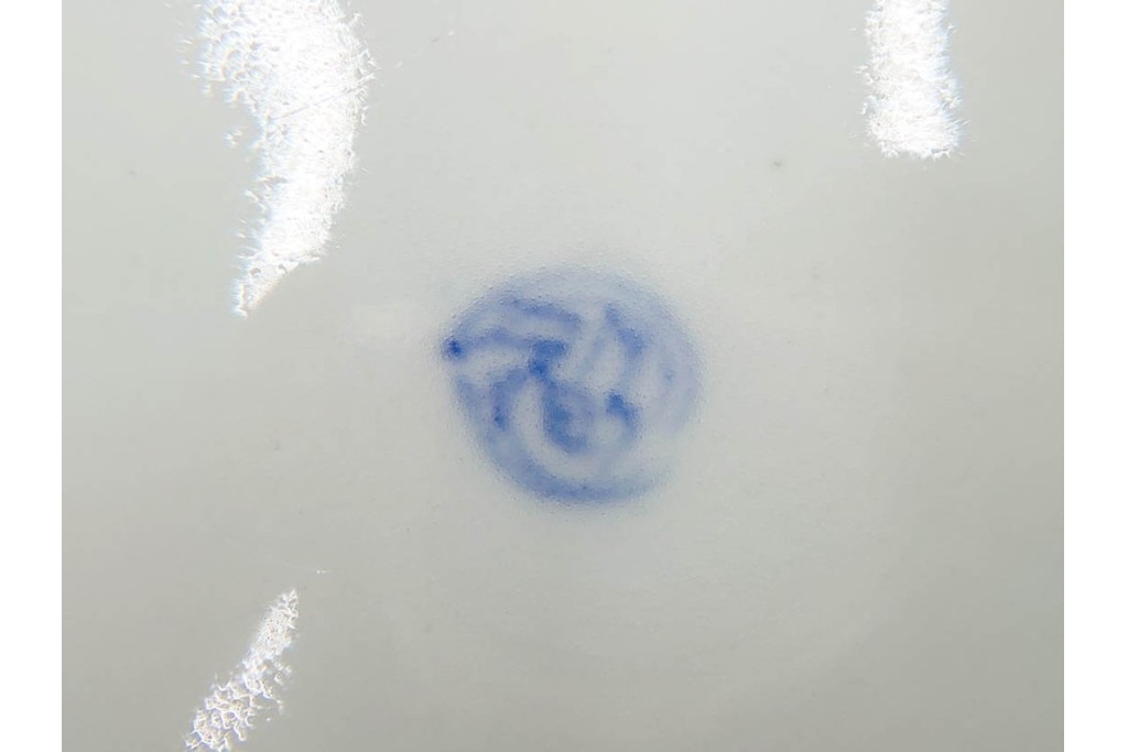 古伊万里　染付唐子絵皿(8.2寸)　染付十角皿(6.6寸)　金彩染錦皿(3.9寸)　サイズ違いの皿3枚セット　(R-085319)