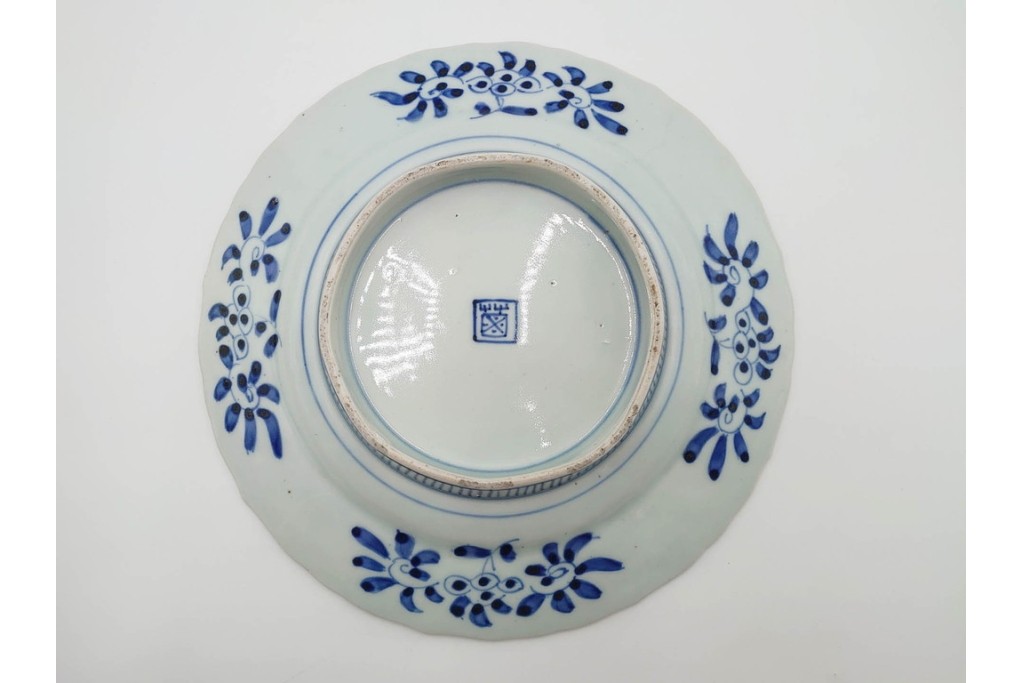 古伊万里　染付唐子絵皿(8.2寸)　染付十角皿(6.6寸)　金彩染錦皿(3.9寸)　サイズ違いの皿3枚セット　(R-085319)