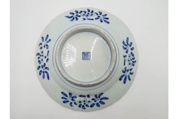 古伊万里　染付唐子絵皿(8.2寸)　染付十角皿(6.6寸)　金彩染錦皿(3.9寸)　サイズ違いの皿3枚セット　(R-085319)