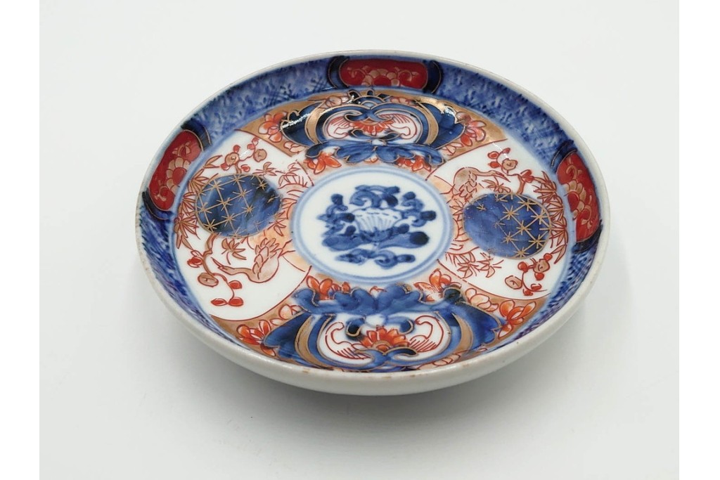 古伊万里　染付唐子絵皿(8.2寸)　染付十角皿(6.6寸)　金彩染錦皿(3.9寸)　サイズ違いの皿3枚セット　(R-085319)