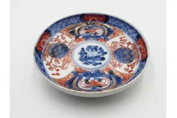 古伊万里　染付唐子絵皿(8.2寸)　染付十角皿(6.6寸)　金彩染錦皿(3.9寸)　サイズ違いの皿3枚セット　(R-085319)