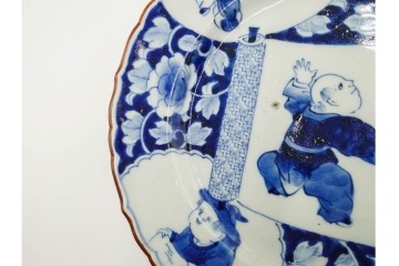 古伊万里　染付唐子絵皿(8.2寸)　染付十角皿(6.6寸)　金彩染錦皿(3.9寸)　サイズ違いの皿3枚セット　(R-085319)