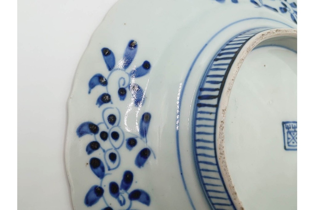 古伊万里　染付唐子絵皿(8.2寸)　染付十角皿(6.6寸)　金彩染錦皿(3.9寸)　サイズ違いの皿3枚セット　(R-085319)