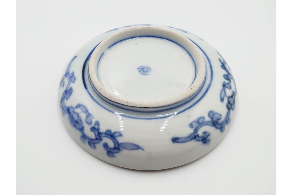 古伊万里　染付唐子絵皿(8.2寸)　染付十角皿(6.6寸)　金彩染錦皿(3.9寸)　サイズ違いの皿3枚セット　(R-085319)