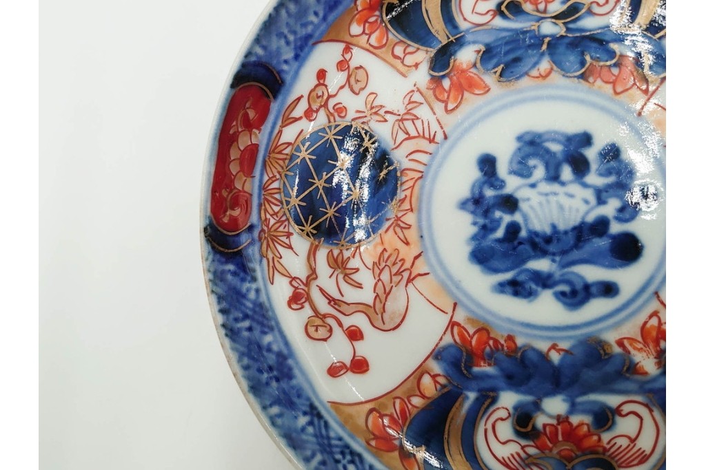 古伊万里　染付唐子絵皿(8.2寸)　染付十角皿(6.6寸)　金彩染錦皿(3.9寸)　サイズ違いの皿3枚セット　(R-085319)