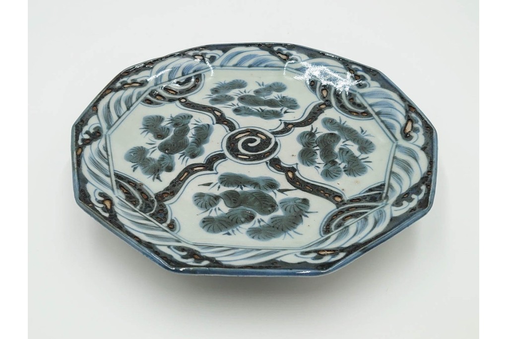 古伊万里　染付唐子絵皿(8.2寸)　染付十角皿(6.6寸)　金彩染錦皿(3.9寸)　サイズ違いの皿3枚セット　(R-085319)