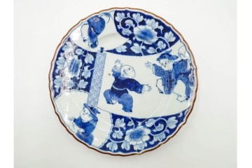 古伊万里　染付唐子絵皿(8.2寸)　染付十角皿(6.6寸)　金彩染錦皿(3.9寸)　サイズ違いの皿3枚セット　(R-085319)