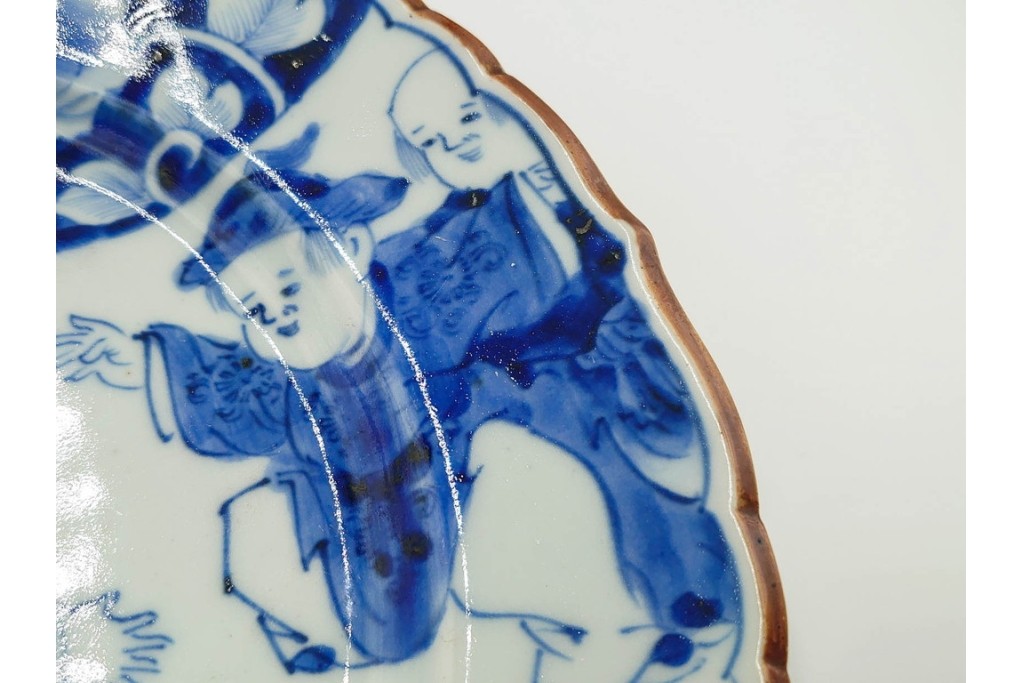 古伊万里　染付唐子絵皿(8.2寸)　染付十角皿(6.6寸)　金彩染錦皿(3.9寸)　サイズ違いの皿3枚セット　(R-085319)