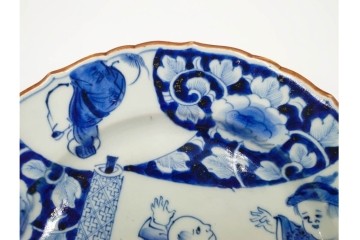 古伊万里　染付唐子絵皿(8.2寸)　染付十角皿(6.6寸)　金彩染錦皿(3.9寸)　サイズ違いの皿3枚セット　(R-085319)