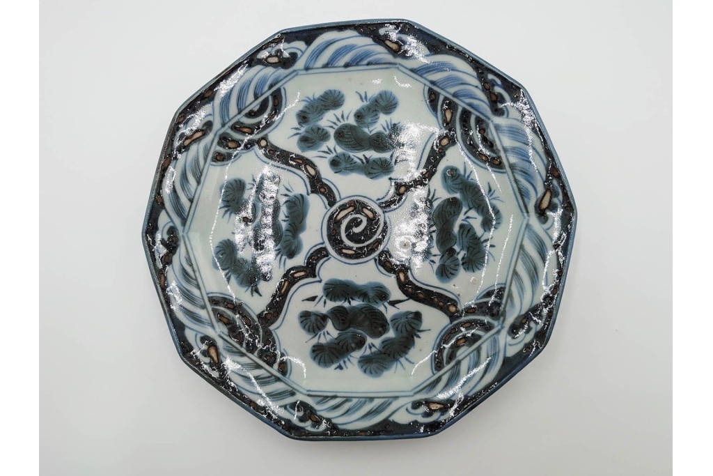 古伊万里　染付唐子絵皿(8.2寸)　染付十角皿(6.6寸)　金彩染錦皿(3.9寸)　サイズ違いの皿3枚セット　(R-085319)